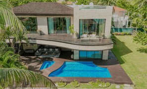 Pool - 7-bedroom beachfront luxury villa in Playa del Carmen (Playa del Carmen)
