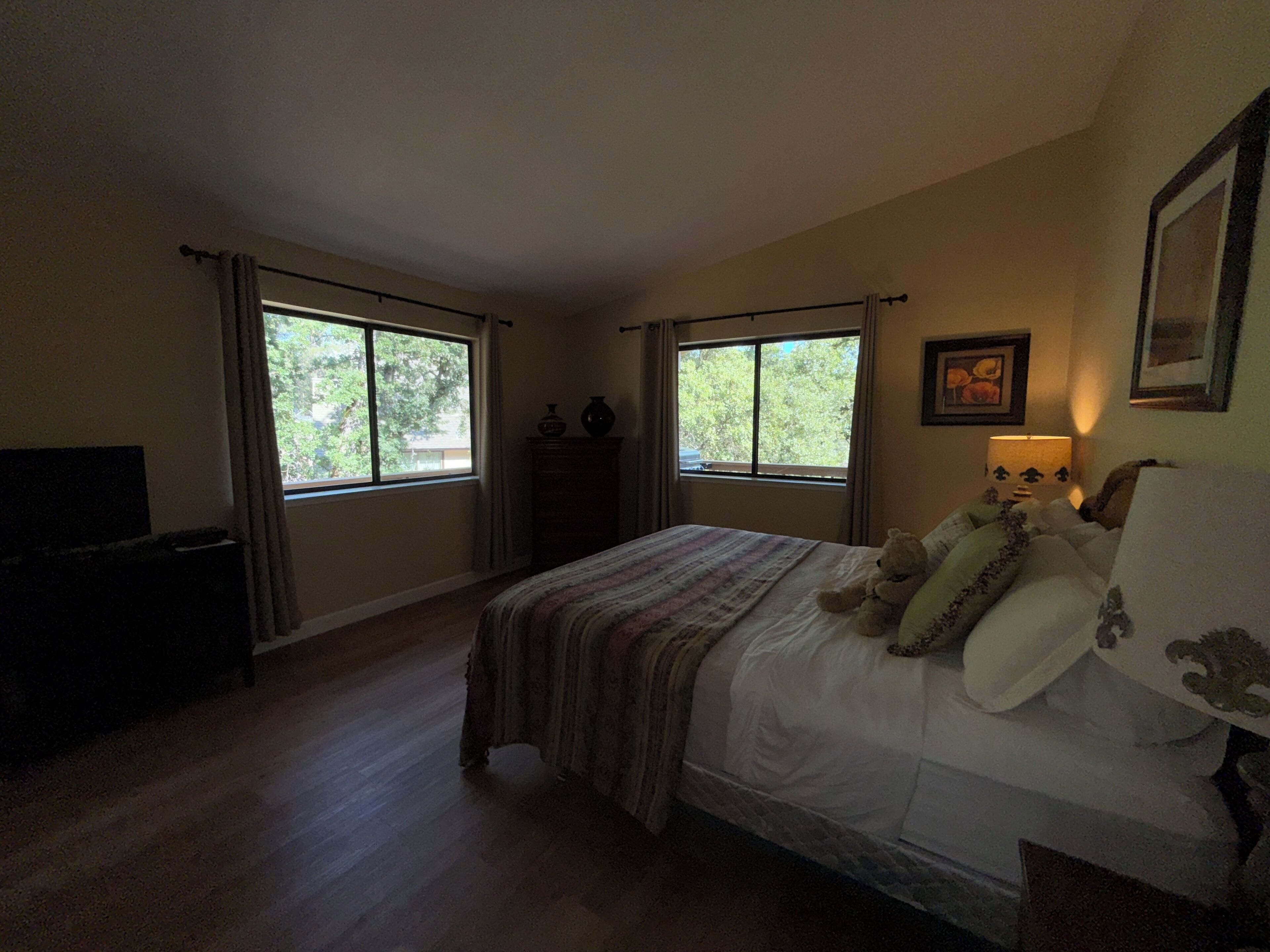 3 bedrooms, desk, iron/ironing board, travel crib