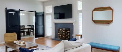 TV, fireplace