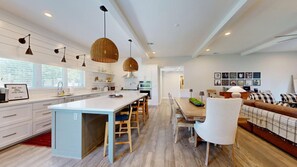 Dining - 3 Min drive to Kyle Field (College Station)