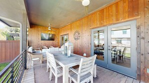 Outdoor dining - 3 Min drive to Kyle Field (College Station)