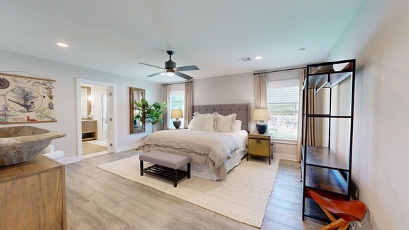 4 bedrooms, desk, iron/ironing board, free WiFi