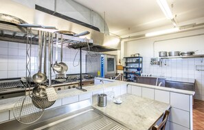 Geladeira, fogão, cooktop, lava-louças