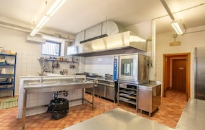 Kühlschrank, Ofen, Herdplatte, Geschirrspüler