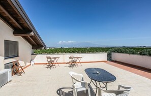 Outdoor dining - Nice home in Belpasso (Belpasso)