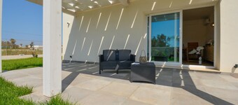 Gorgeous home in Kaukana with WiFi