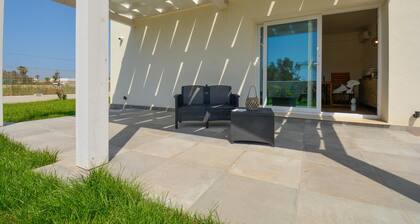 Gorgeous home in Kaukana with WiFi