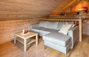 Smart TV, fireplace - Nice home in Erfjord with WiFi (Erfjord)