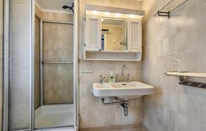 Shower - Nice home in Erfjord with WiFi (Erfjord)