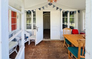 Outdoor dining - 6 bedroom cozy home in Högsäter (Högsäter)