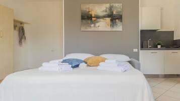 1 bedroom, free WiFi, bed sheets