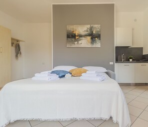 1 bedroom, free WiFi, bed sheets