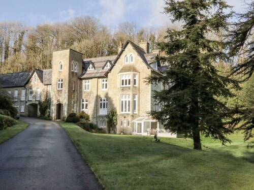 2 Bed Cottage with swimming pool