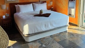 Superior Suite, Balcony | In-room safe, blackout curtains, iron/ironing board, free WiFi - Hotel OHCALLI TEPOZTLAN Restaurant & Spa (Tepoztlán)
