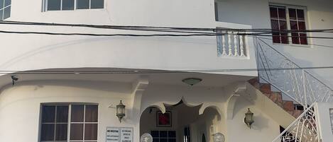 تفاصيل الفندق من الخارج