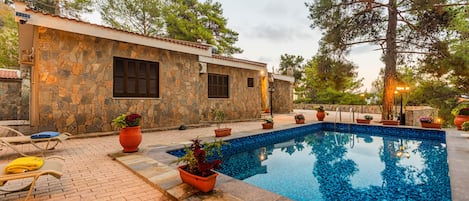 Villa, 4 chambres, piscine privée, vue sur le jardin | Piscine | Piscine extérieure