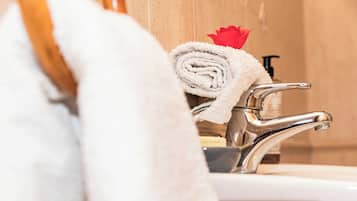 Villa, 4 Bedrooms, Private Pool, Garden View | Bathroom amenities