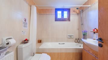 Villa, 4 Bedrooms, Private Pool, Garden View | Bathroom