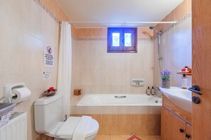 别墅, 4 间卧室, 私人游泳池, 花园景观 | 浴室