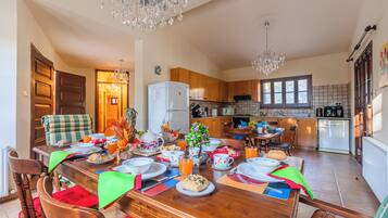 Villa, 4 Bedrooms, Private Pool, Garden View | Dining room
