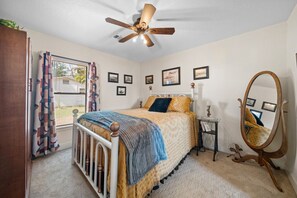 2 chambres, fer et planche à repasser, Wi-Fi gratuit, draps fournis