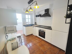 Réfrigérateur, micro-ondes, four, lave-vaisselle