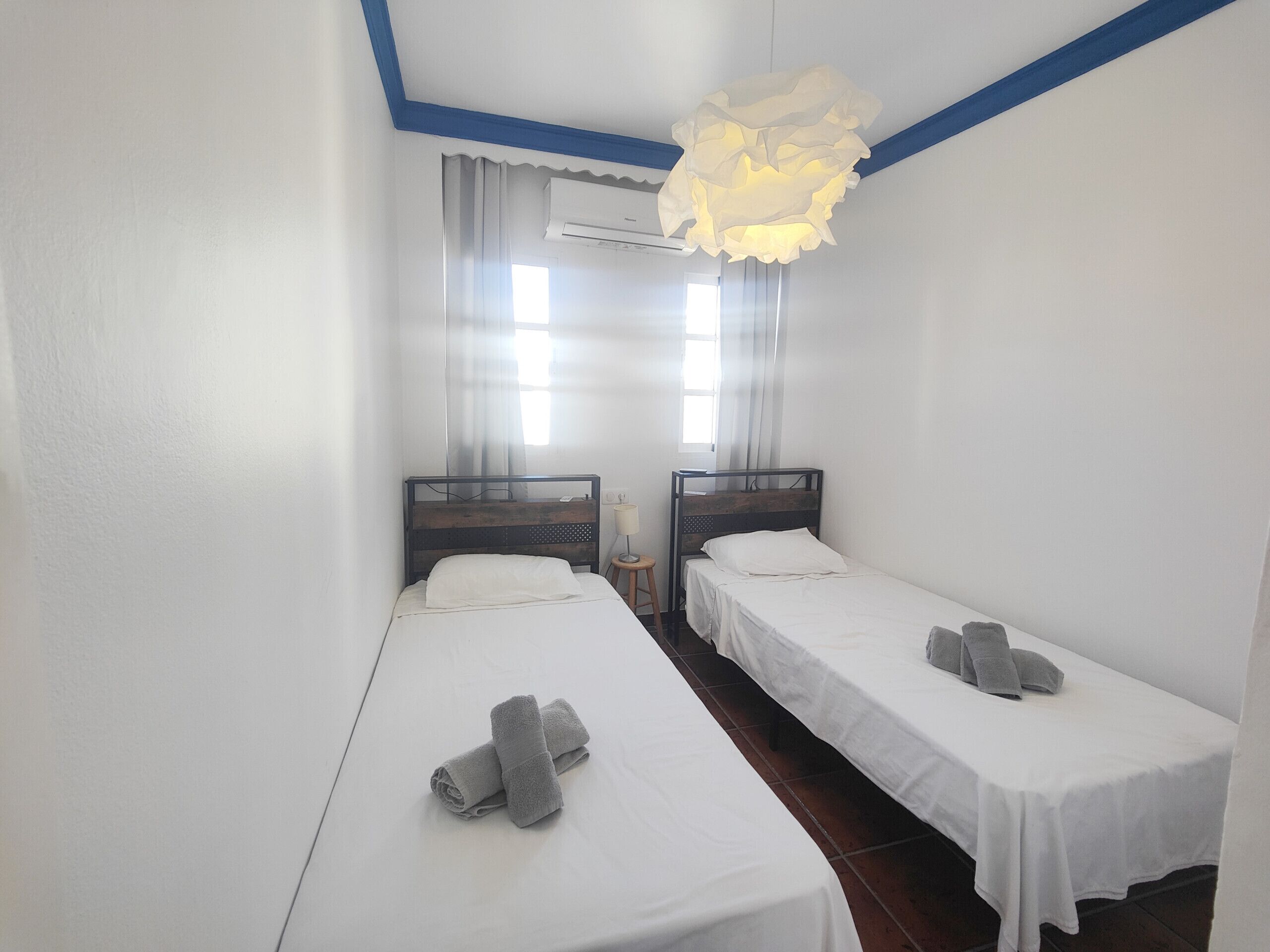 2 dormitorios, tabla de planchar con plancha, wifi gratis y ropa de cama