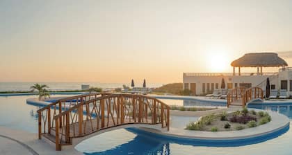 Beachfront Luxury in Puerto Escondido âą Sleeps 42 âą Pool âą Chef âą Sunrise views