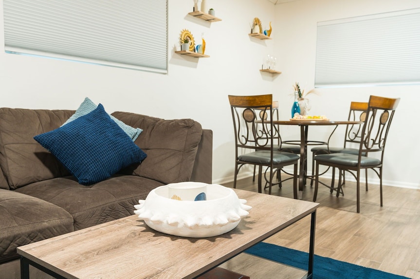 Midtown Reno 1br W/ Share Hot Tub & Backyard - Reno, NV