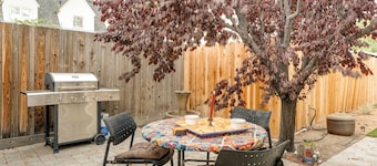 Midtown Reno 1br W/ share Hot Tub & Backyard