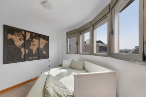 3 chambres, fer et planche à repasser, Wi-Fi, draps fournis