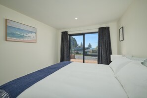 3 chambres, fer et planche à repasser, Wi-Fi, draps fournis