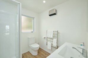 Sèche-cheveux, serviettes fournies