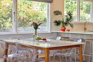 Dining - Sunny | Getaway | Close To Beach - KK6786 (Kaikoura)