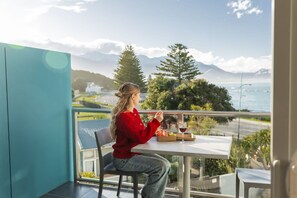 Outdoor dining - Waves Apartment 9 | KK94009 (Kaikoura)