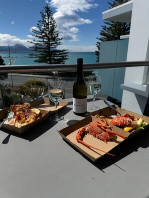 Outdoor dining - Waves Apartment 9 | KK94009 (Kaikoura)