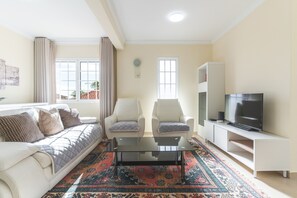 TV - Santo Antonio View by Atlantic Holiday (Funchal)