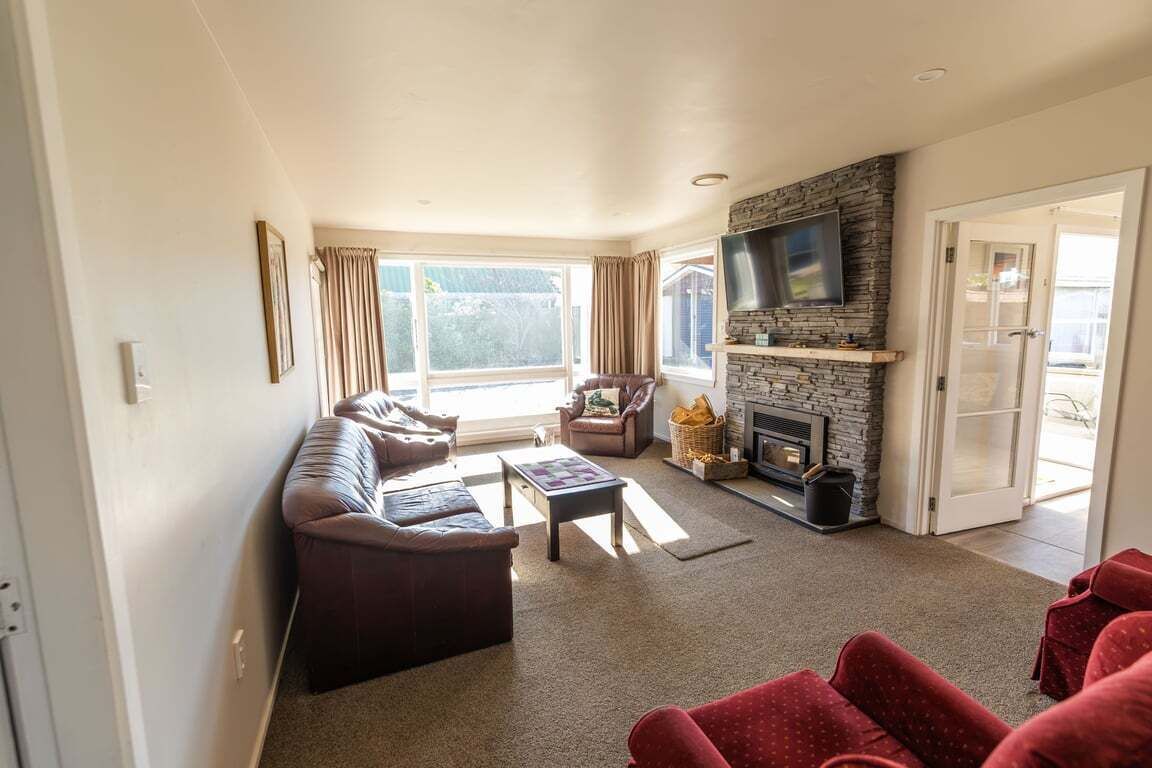 TV, fireplace, books, stereo