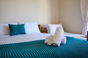 5 habitaciones, tabla de planchar con plancha y wifi