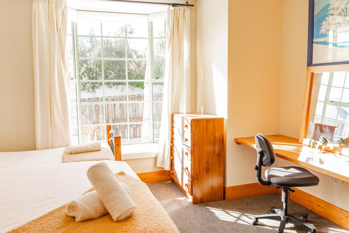 5 bedrooms, iron/ironing board, WiFi (free), bed sheets