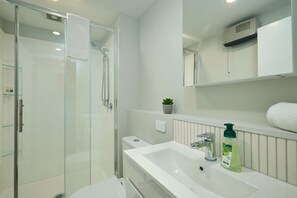 Hair dryer, towels - Kaikōura Getaway | Modern | Mountain Views - KK4313 (Kaikoura)