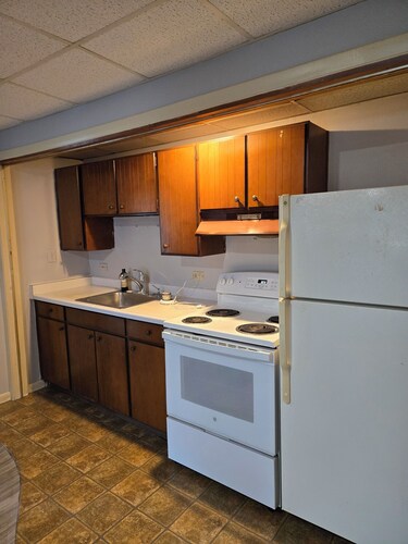 Charming 2-bedroom apartment with patio, AC in Mansfield close to Ink concert