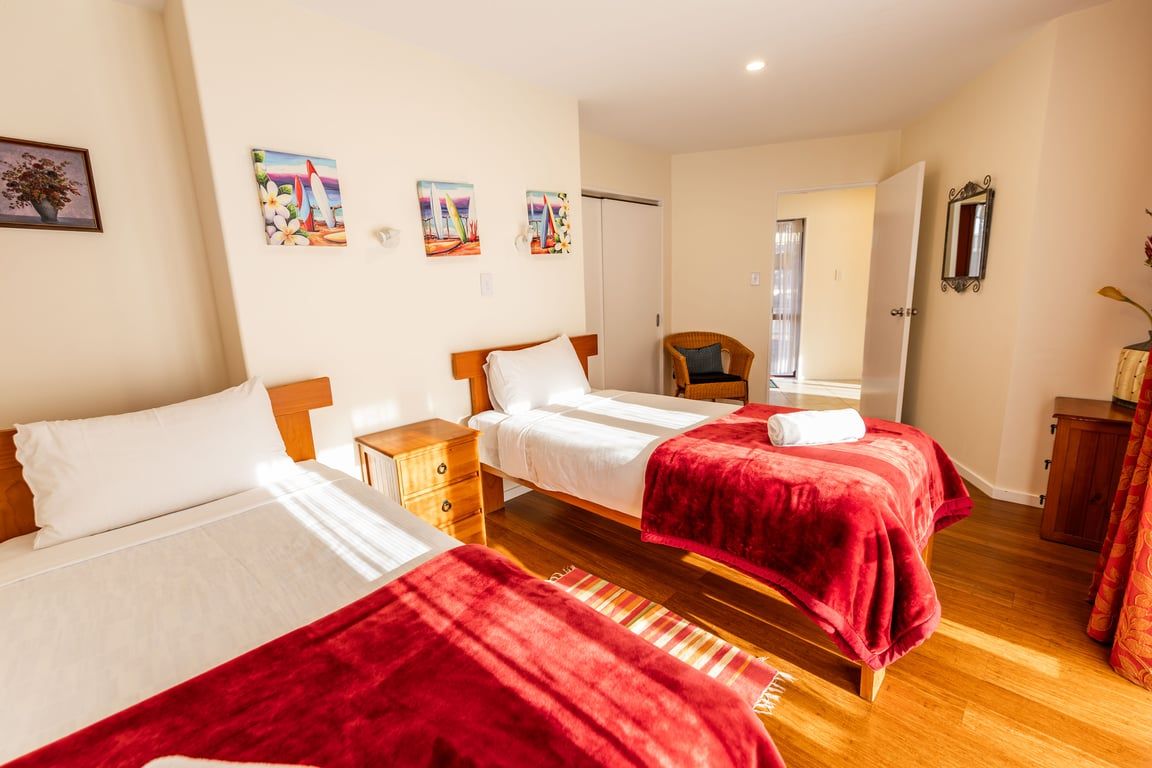 3 bedrooms, iron/ironing board, WiFi (free), bed sheets