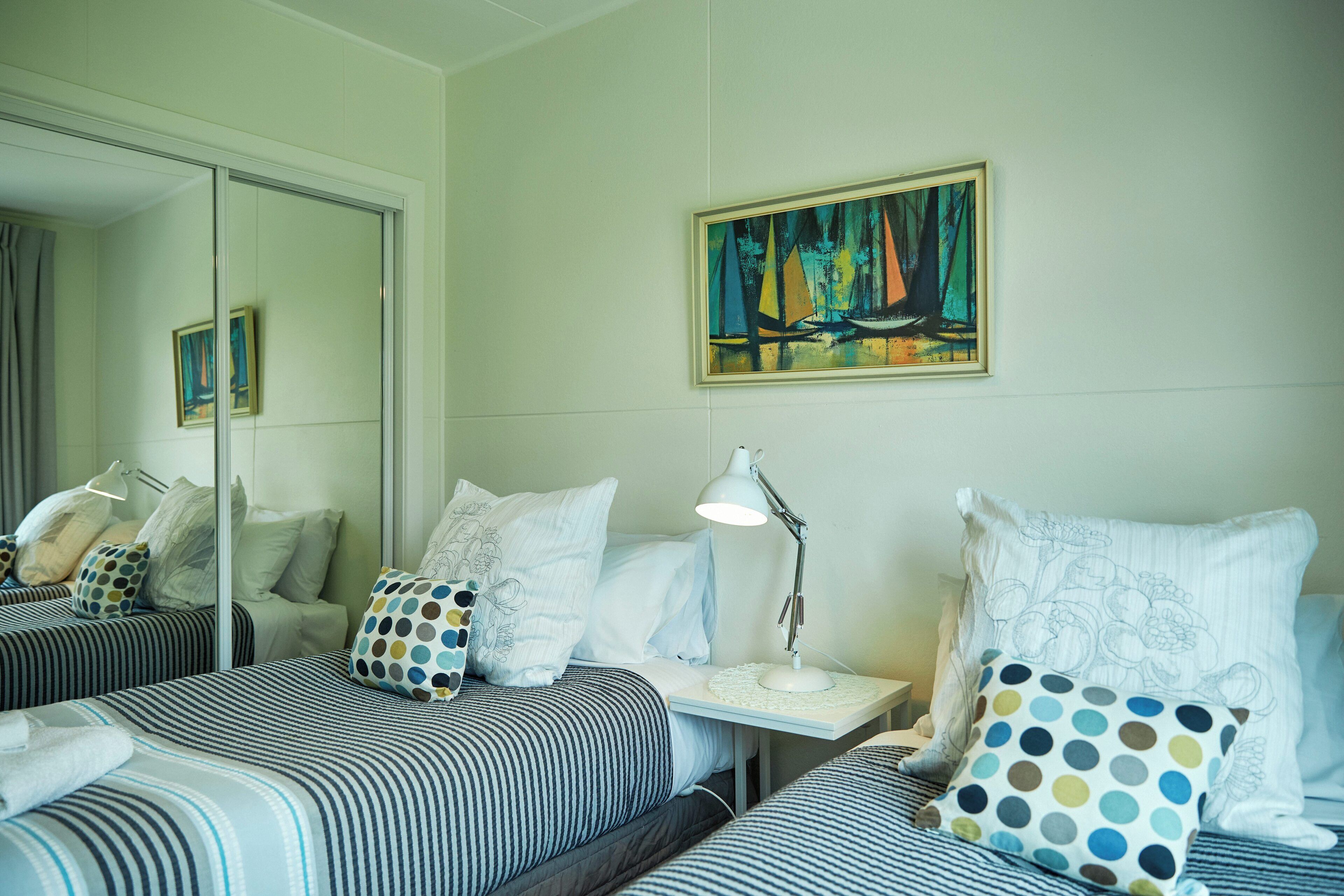 4 bedrooms, iron/ironing board, WiFi, bed sheets