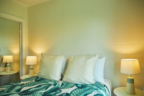 4 bedrooms, iron/ironing board, WiFi, bed sheets