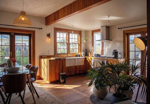 Kowhai Cottage | Pizza Oven | Central - KK2726