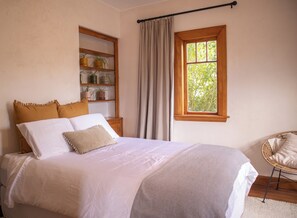 4 bedrooms, WiFi, bed sheets - Kowhai Cottage | Pizza Oven | Super Central - KK32726 (Kaikoura)