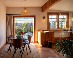 Dining - Kowhai Cottage | Pizza Oven | Super Central - KK32726 (Kaikoura)