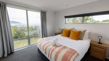 3 bedrooms, iron/ironing board, Internet, bed sheets