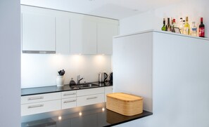 Fridge, oven, dishwasher, coffee/tea maker